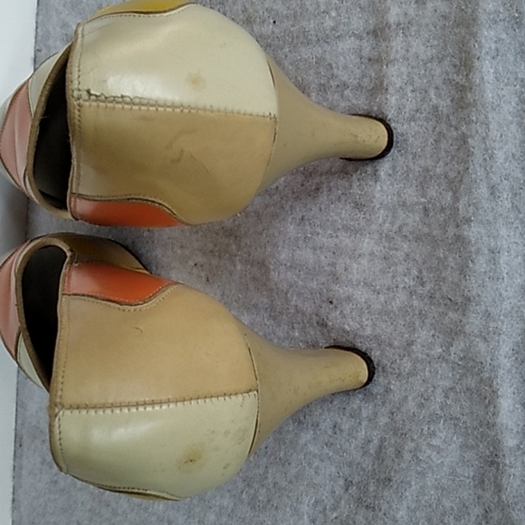 Vintage 1960s two Tone Brogue style heels 👠 - Picture 4 of 6